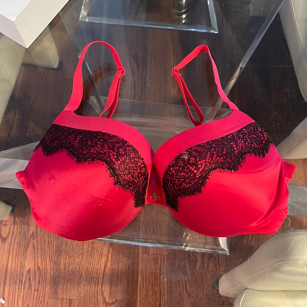 Victorias Secrets red black lace push up Pigeonnant 34 c